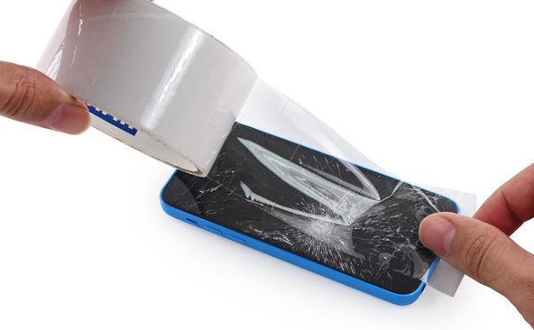 клеем на экран скотч