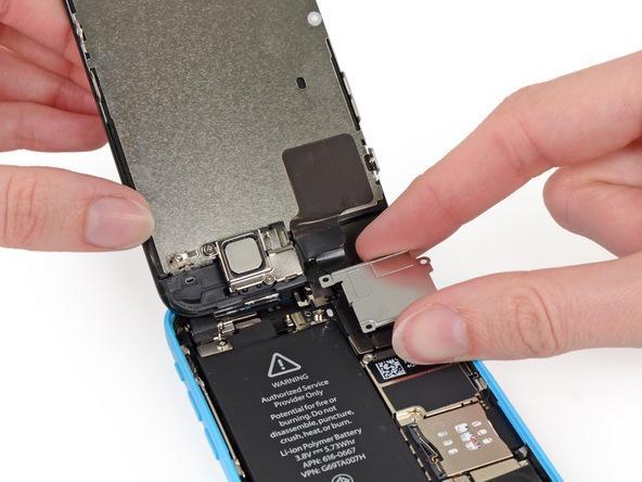 Снимите панель кабеля с системной платы