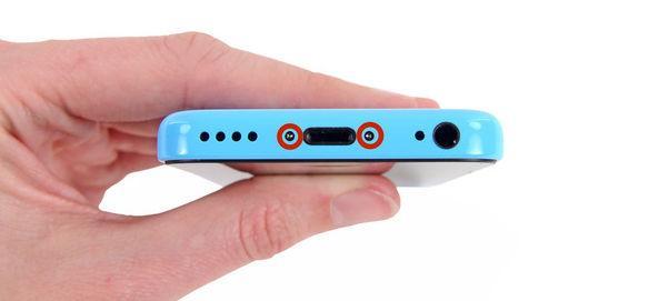 2 винта 3,8 мм Pentalobe рядом с разъемом Lightning