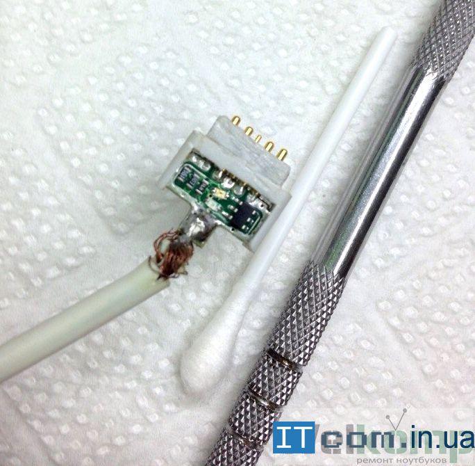 поврежденный MagSafe