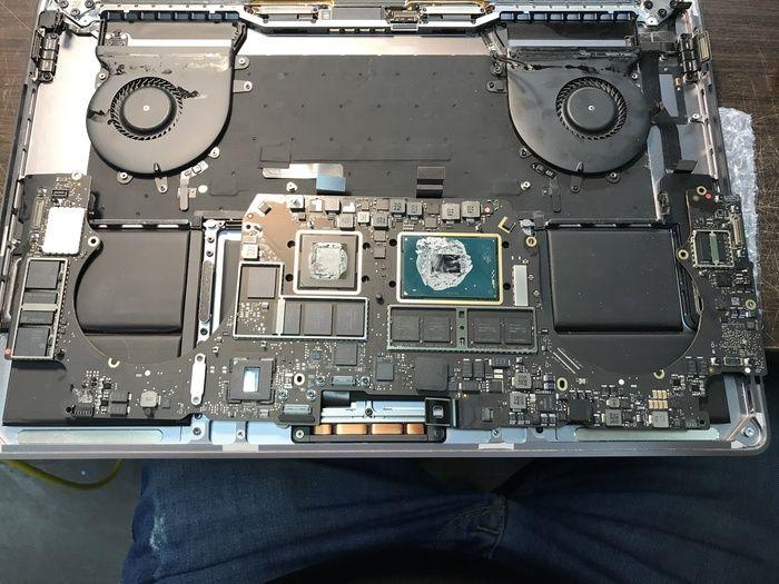 Свеженький Pro Retina 15 TouchBar Mid 2017 после кваса