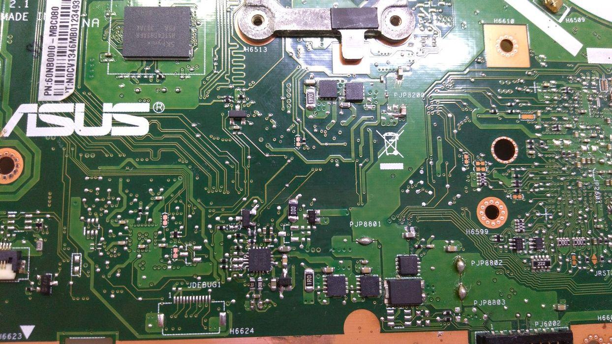 Ноутбук Asus и кофе