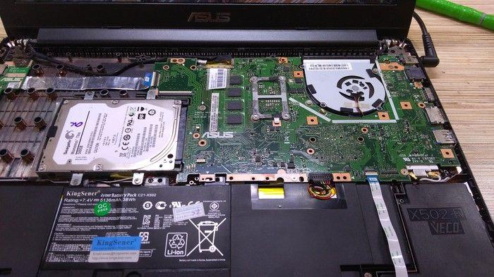 Ноутбук Asus и кофе