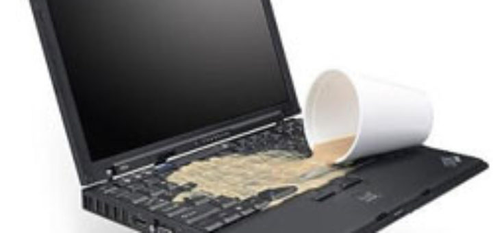 залитый водой ноутбук