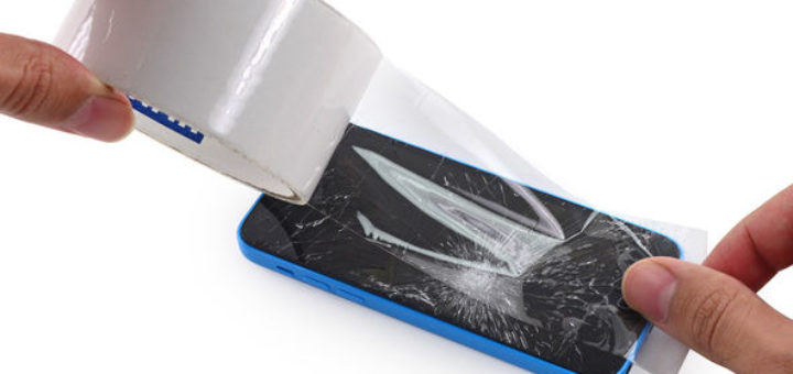 клеем на экран скотч