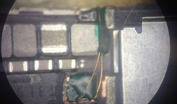 Ошибка 9. Две тонких проволоки, давших вторую жизнь iPhone