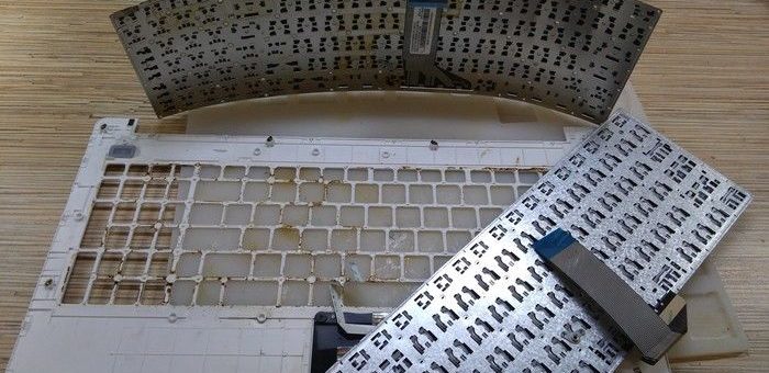 Ноутбук Asus и кофе