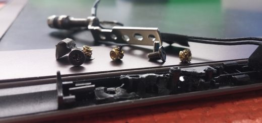 поломанное крепление петель