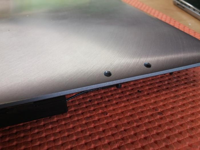 Что делать если оторваны петли на ноутбуке?